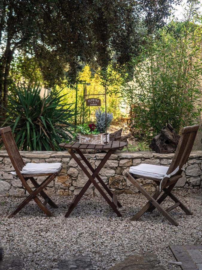 Les Jardins D'Holi Proche Uzes Acomodação com café da manhã Garrigues-et-Sainte-Eulalie Exterior foto